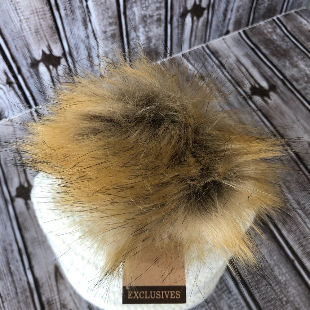 Cable knit, original C.C beanie with faux fur pom - Picture 3 of 5